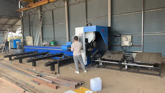 Winkelstahlkanäle, Vierkantrohr, Rundrohr, CNC-Faserlaserschneider, H-Strahl-Plasma-Abschrägungsschneidemaschine mit automatischem Vorschubrollenbett